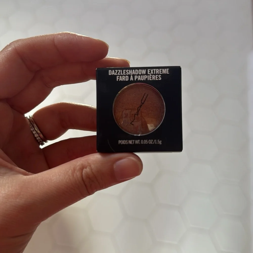 ⬇️ ⭐️ NEW MAC Cosmetics Dazzleshadow Extreme Pressed Eyeshadow Powder Copper